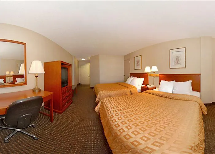 Hotel The Clarion & Conference Center 3*